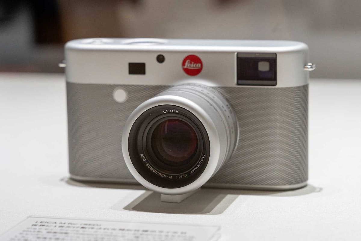 ジョナサン・アイブとマーク・ニューソンが手掛けた「LEICA M for (RED)」
