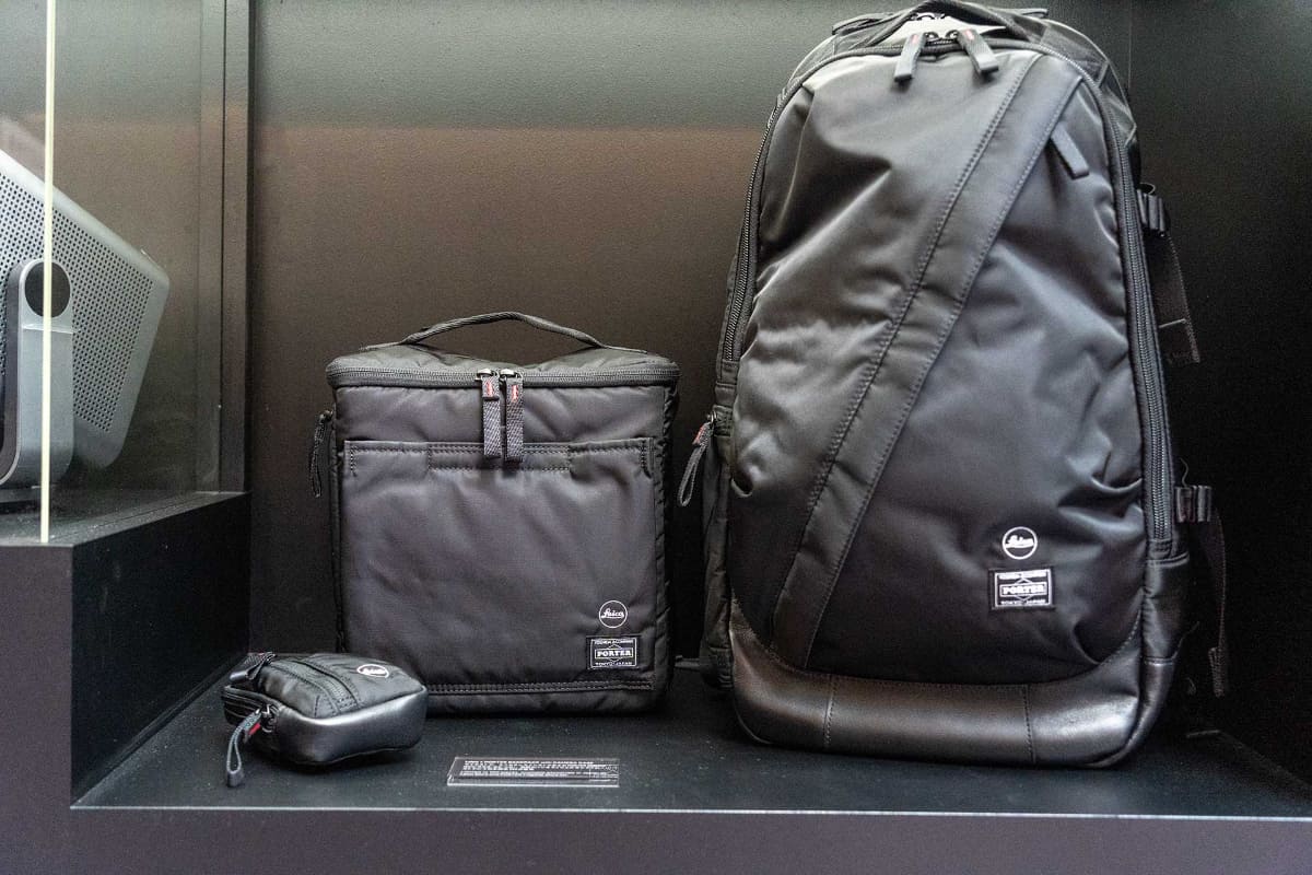 吉田カバンと吉田カバンがコラボレーションした「Leica × PORTER BACKPACK with CAMERA CASE & POUCH」
