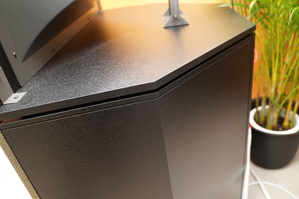 ホーンローデッド・ベンテッド低域エンクロージャー