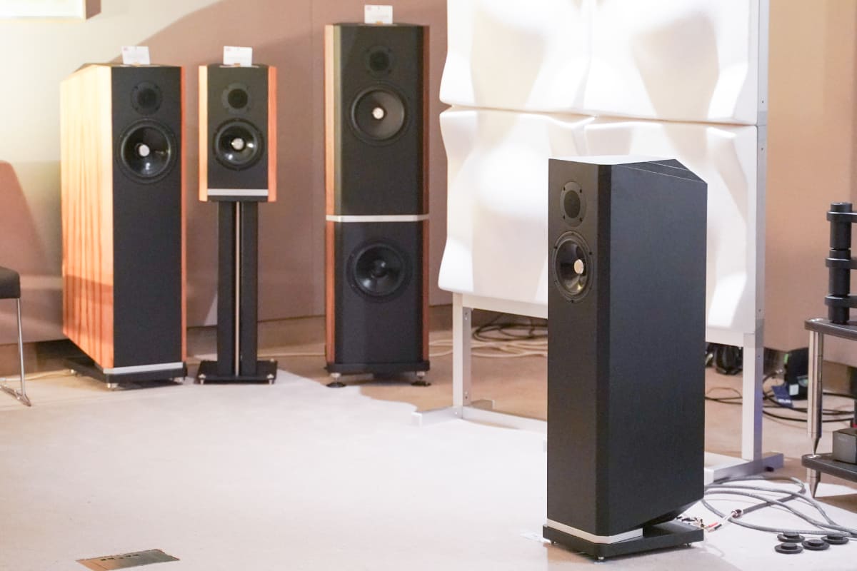 奥の右端にあるのが「Titan808」