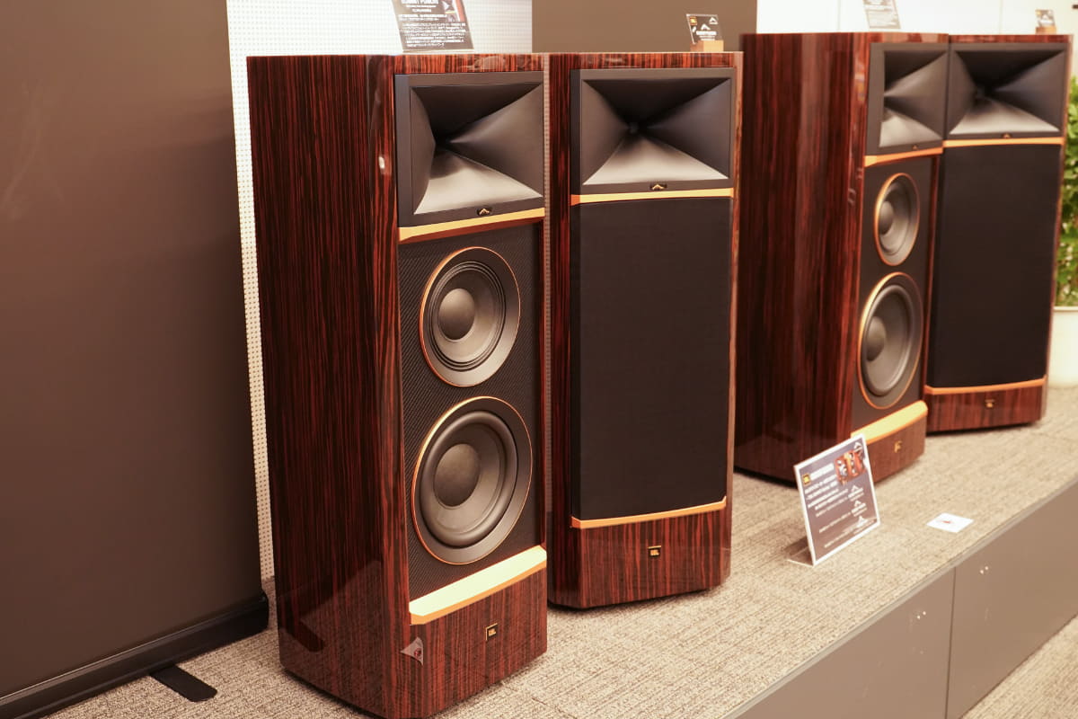 左がSummit Pumori、右奥に見えるのがSummit Makalu