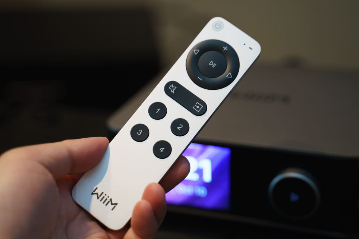 リモコンも付属している