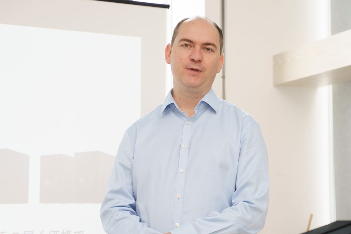 KEF本国の開発部門で音響部門のヘッドを務めるジョージ・パーキンス氏