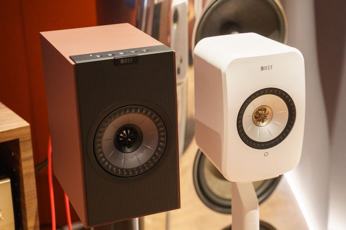 LSX II LTとのサイズ比較。Coda Wの方が一回り大きく、奥行きもある