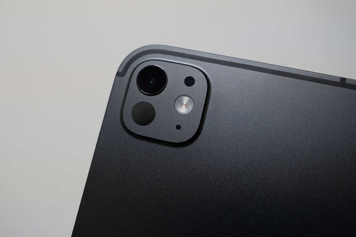 カメラ部。こちらも前モデルから変更はない