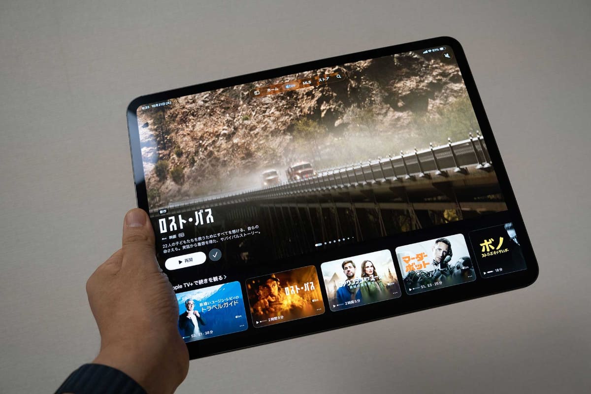 ディスプレイは有機EL。発色・コントラストともに良好