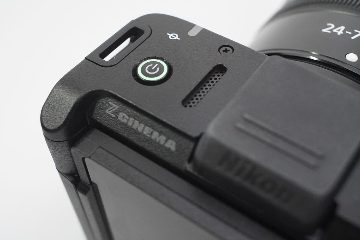 電源ボタンはスタンバイ時のみ緑色に点滅する