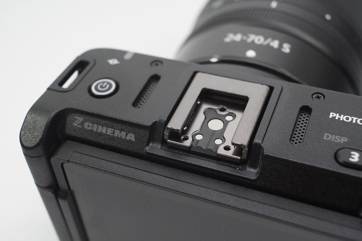 ホットシューの両脇にあるのがマイク