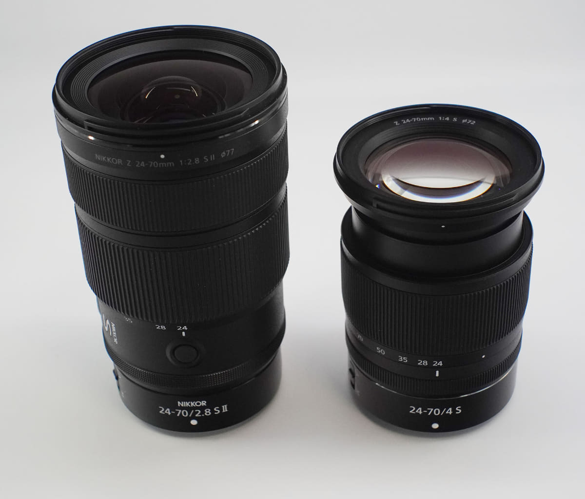 新発売の「NIKKOR Z 24-70mm f/2.8 S II」(左)とキットレンズの「NIKKOR Z 24-70mm f/4 S」