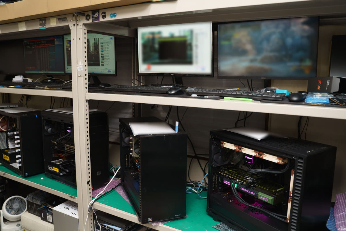 サポートの部署では、ユーザーから送られたPCの修理と動作検証も行なわれていた。こうしたアフターサビスの手厚さも魅力だ