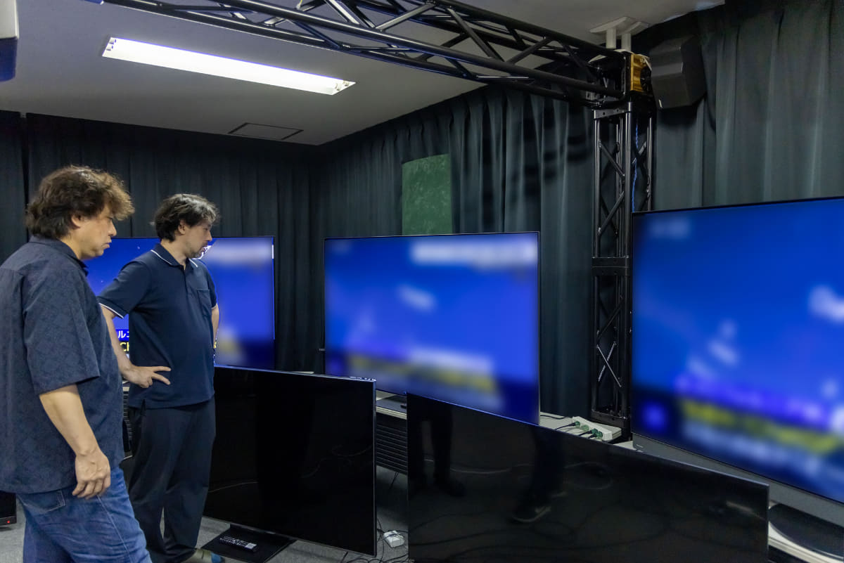 ※実際のテスト時は、スタンドにテレビを乗せて視聴しています