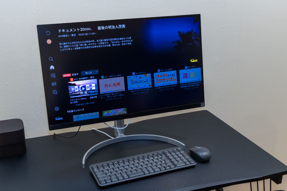Fire TV Stickを背面に挿したPCモニターで、miyottoアプリを表示しているところ