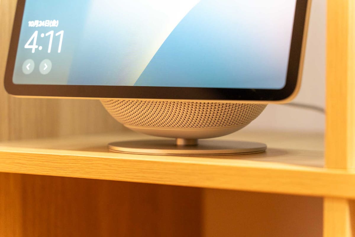 「Echo Show 8/11」用の角度調整スタンドも別売りで用意する。組み合わせると上下40度の角度調整や360度の回転機構を利用できる。価格は4,980円