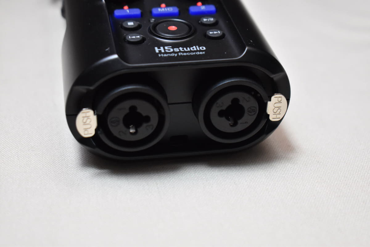 TRS/XLRの両方が刺さるコンボジャック