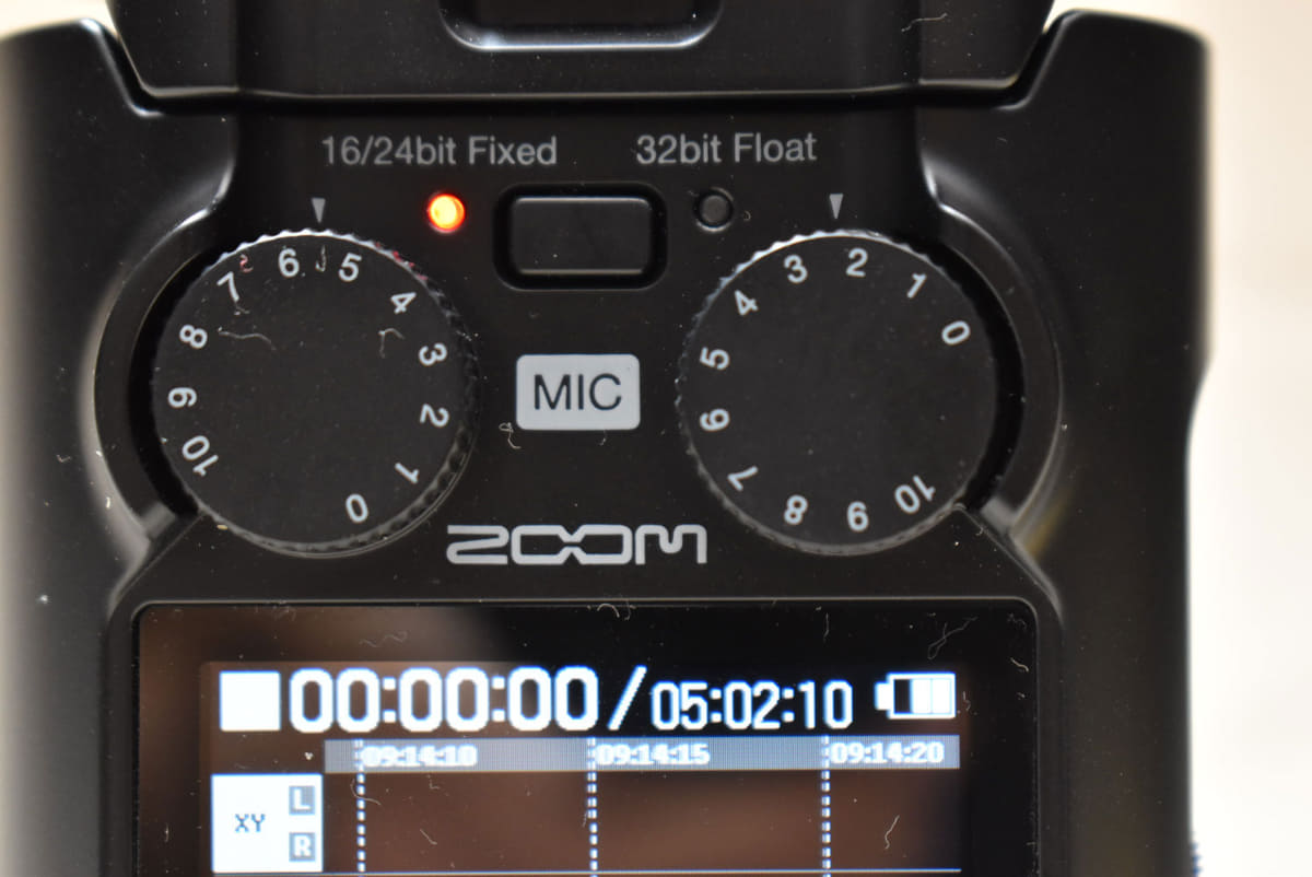 マイク用の入力ゲインノブ