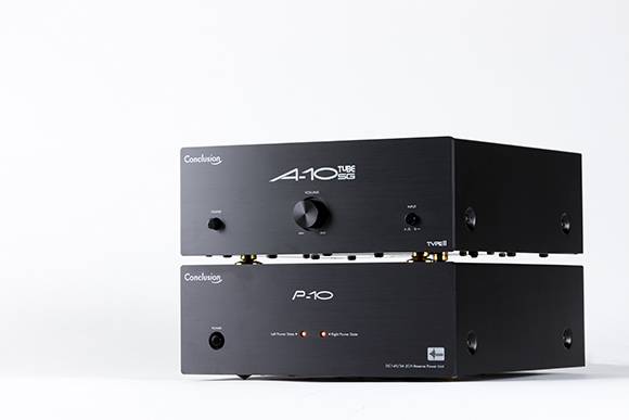 アンプ「A-10SG TUBE TYPEII」(写真上)と、電源ユニット「P-10」