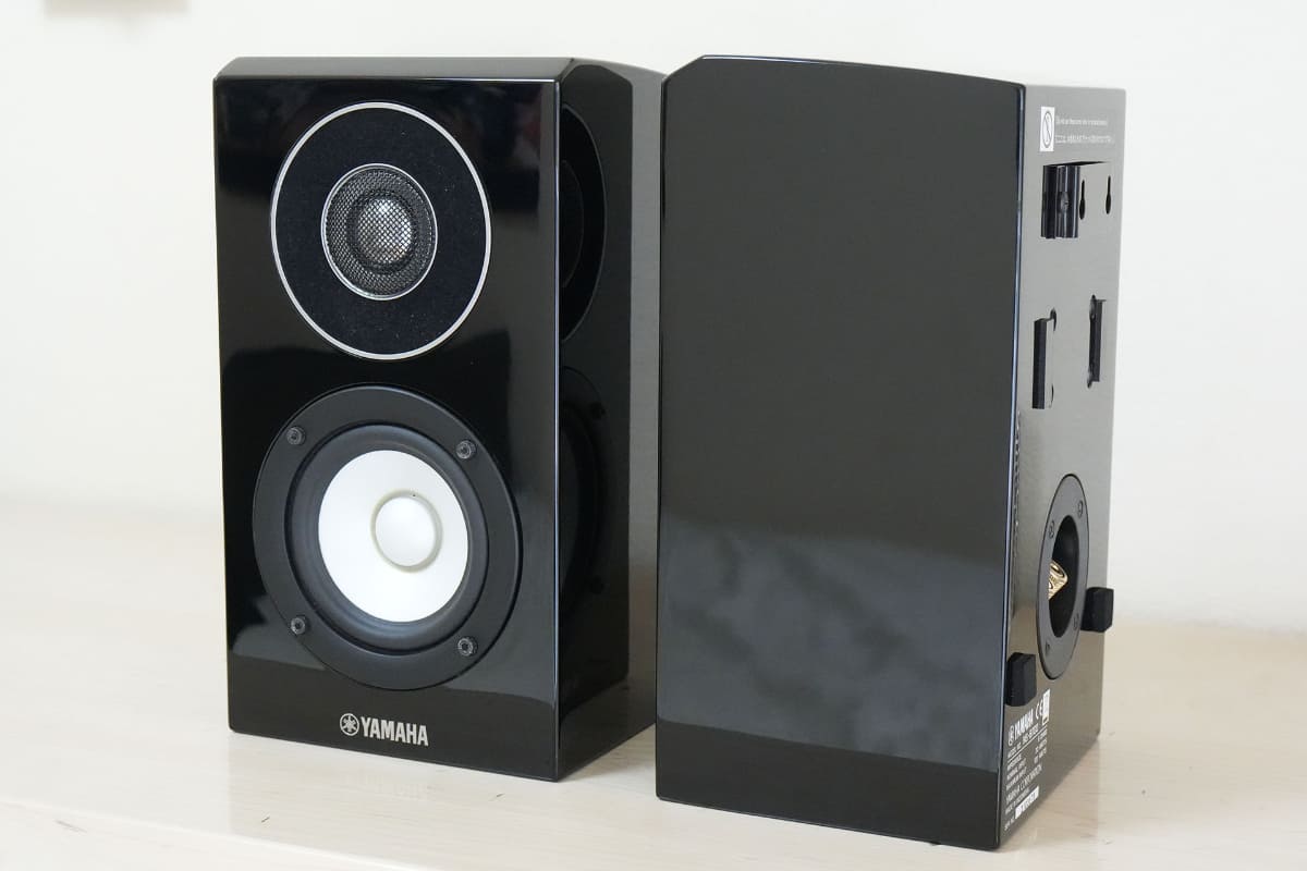 奥行き154mmと薄型だ