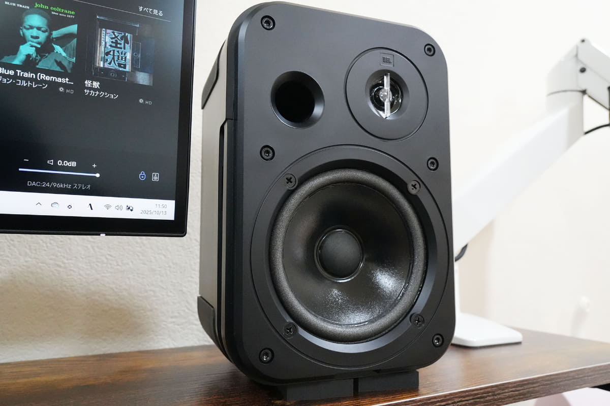 筆者が使用しているスピーカー「Control 1 PRO」