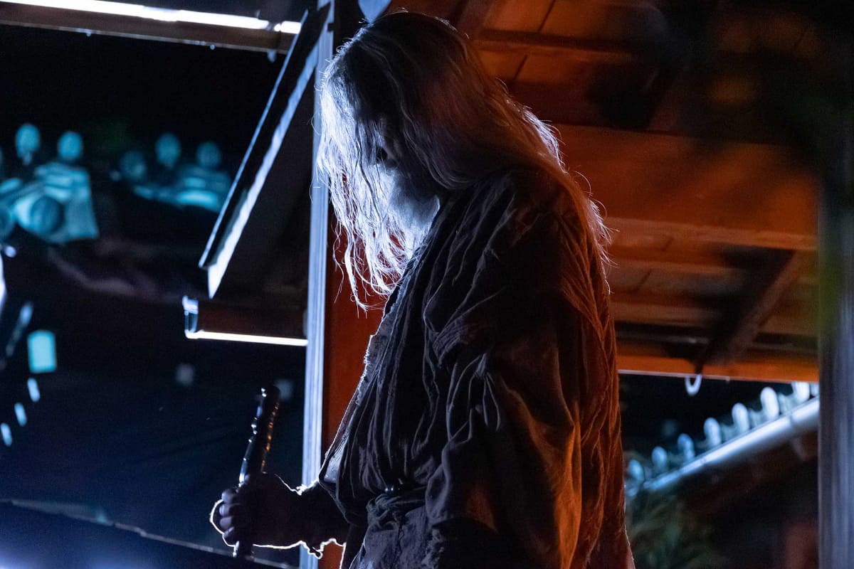 阿部寛演じる岡部幻刀斎<br><span class="fnt-70">Netflixにて2025年11月13日(木)世界独占配信 (全6話(一挙配信))</span>