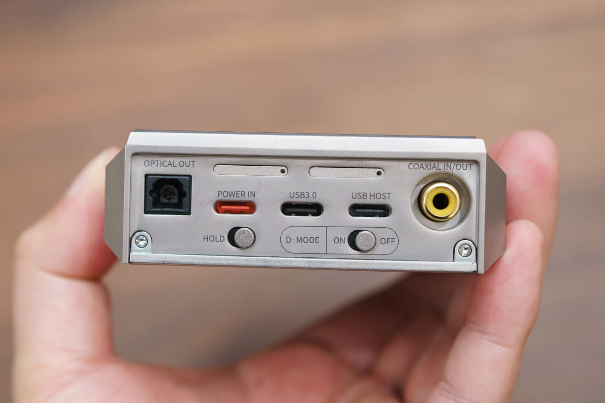USB-C、同軸デジタル、光デジタル出力を装備。USB-Cと同軸デジタルは入力も兼ねている