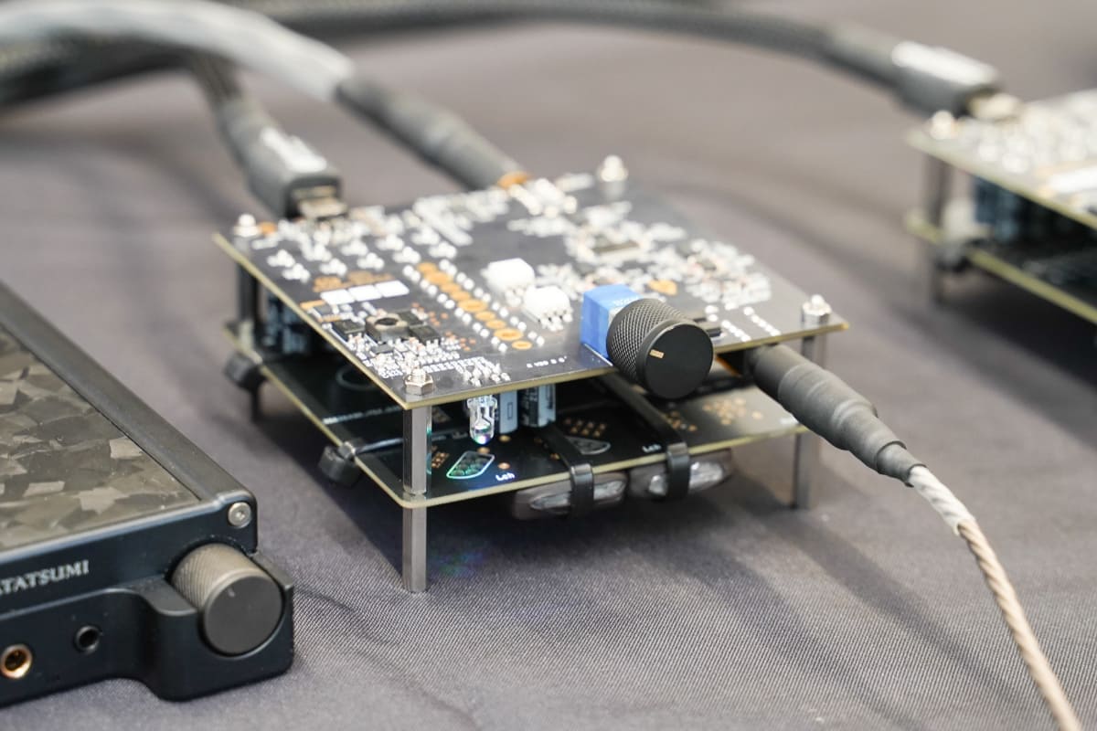 Brise Worksブランドから発売予定のコンパクトなデスクトップ用ヘッドフォンアンプ