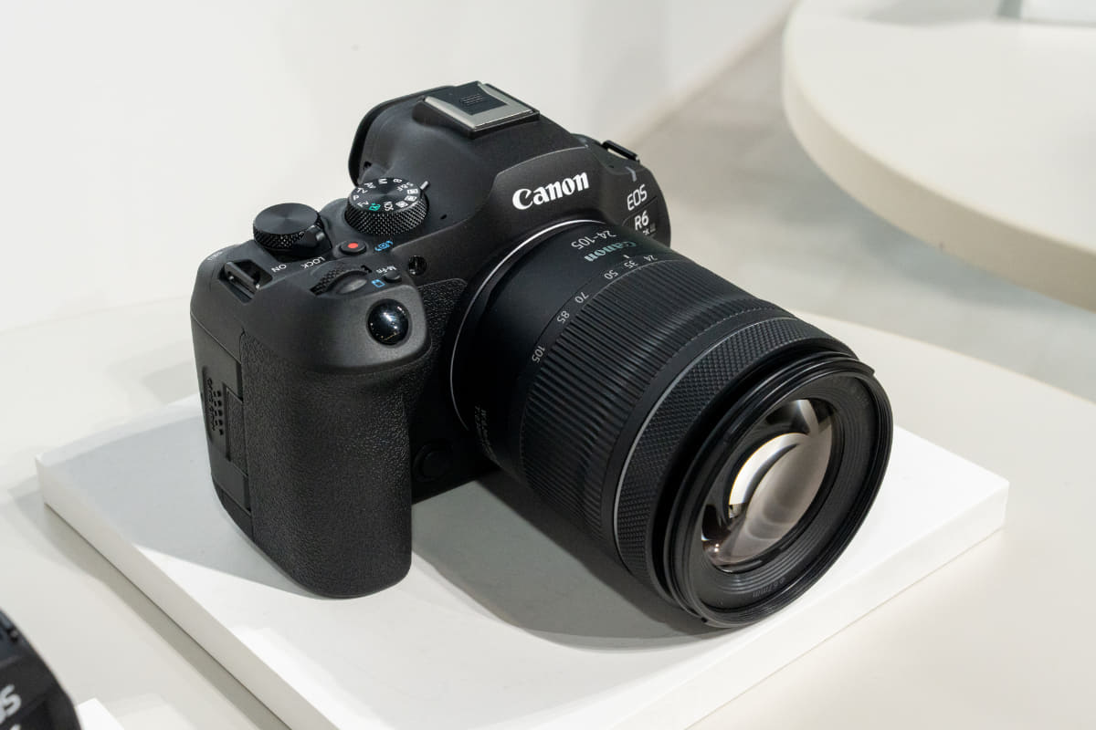 キットレンズ「RF24-105mm F4-7.1 IS STM」を装着したところ