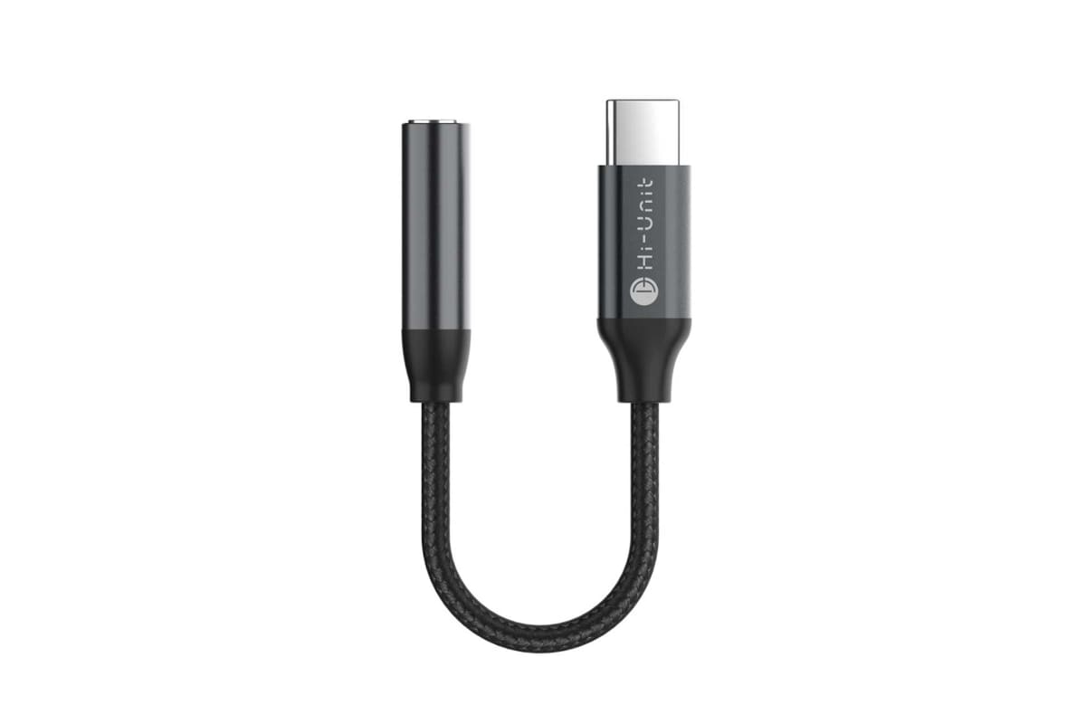 付属のUSB Type-C to 3.5mmアダプタ