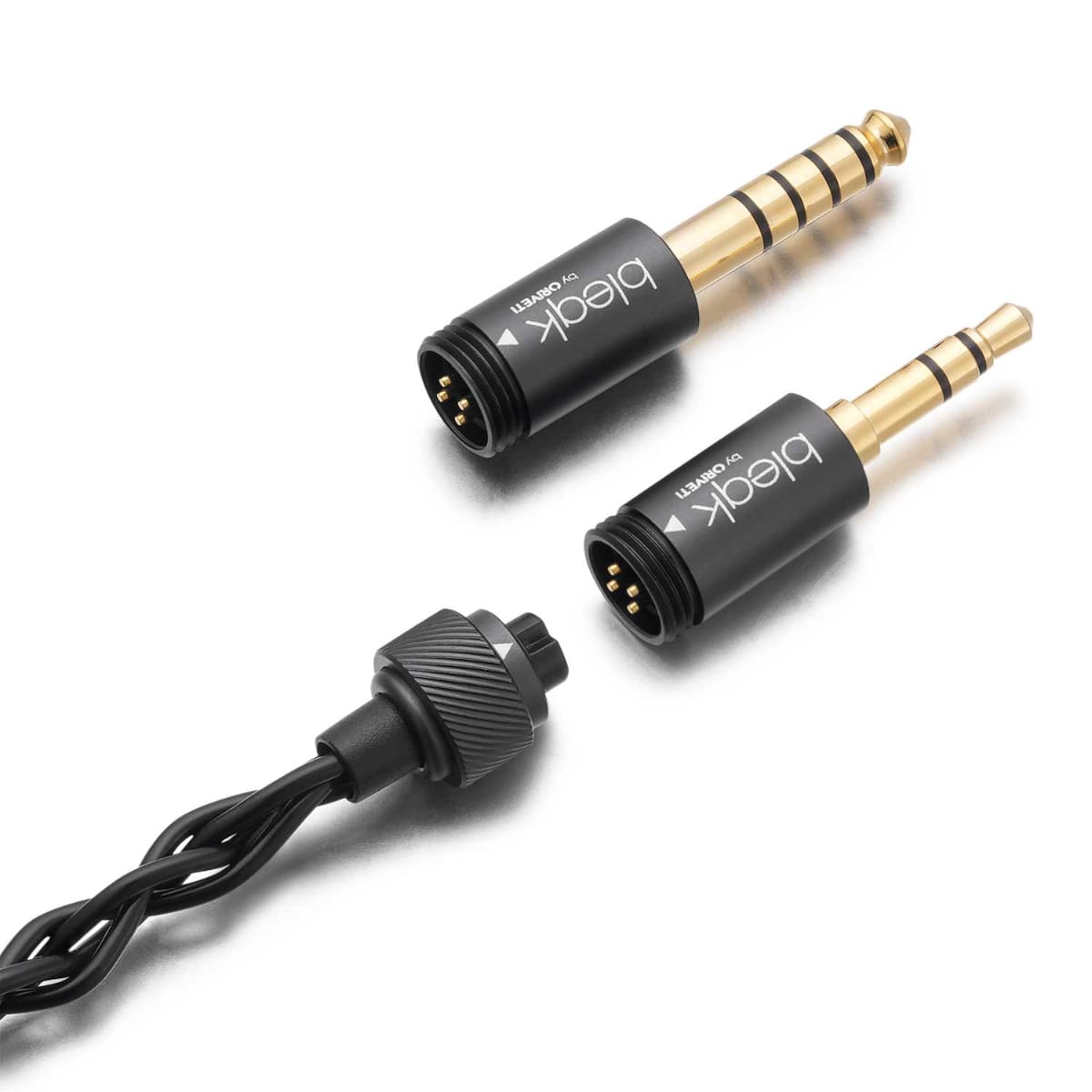 プラグは3.5mm/4.4mmの交換式