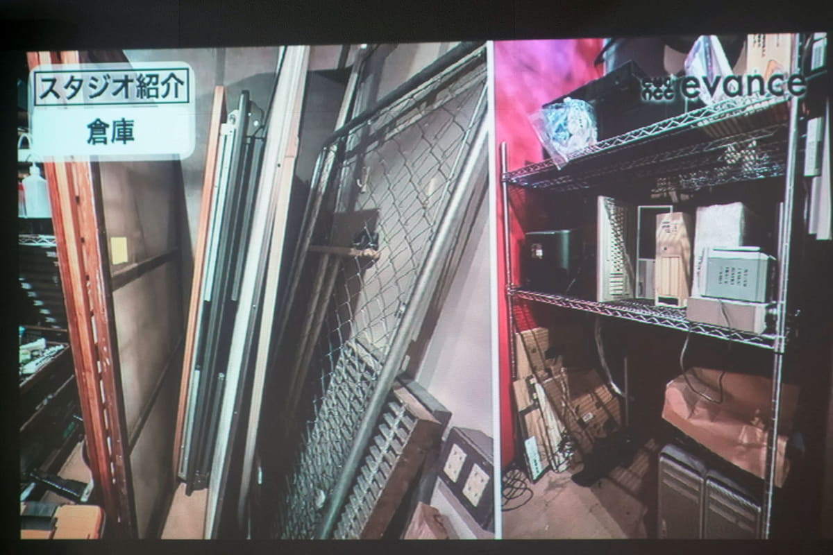 使わなくなったウェディングドレスから農機具まで、様々な効果音道具が用意された倉庫