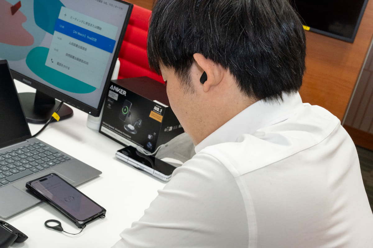 耳の内部を測定している様子