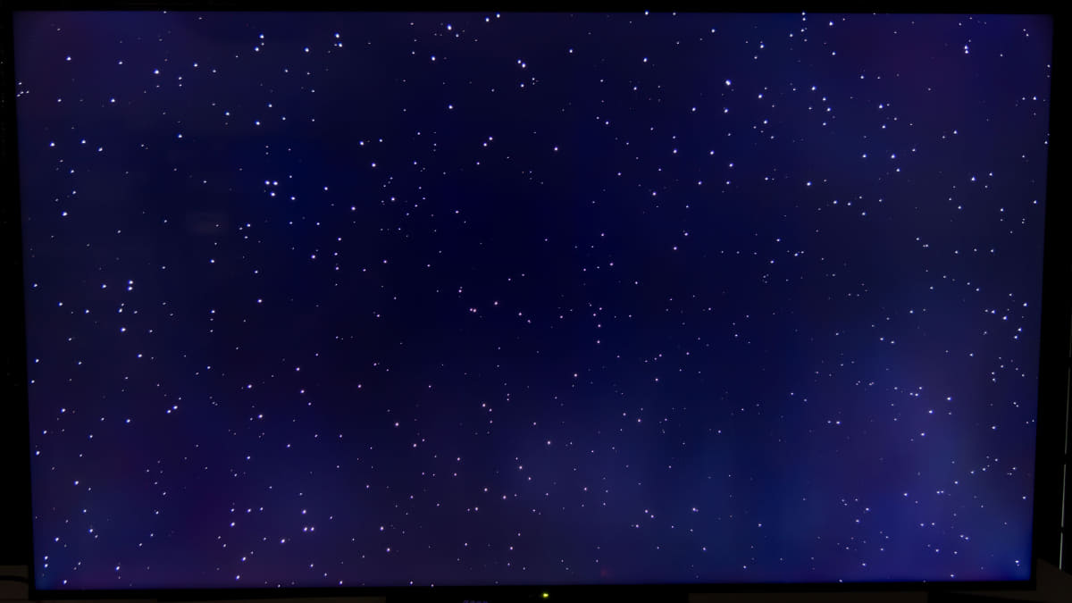 パナソニック「W95B」の例。難しい信号の場合、エリア駆動が働かず全体が明るくなる