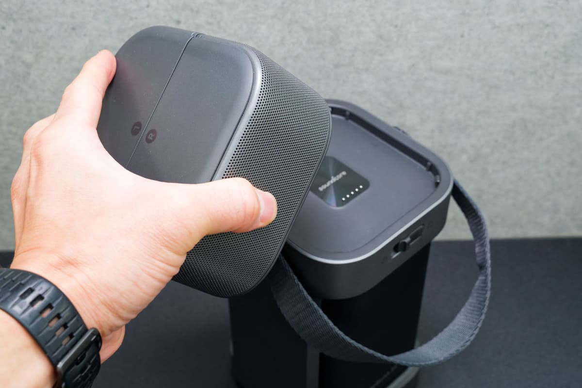 上部にあるスピーカーユニットを取り外せる