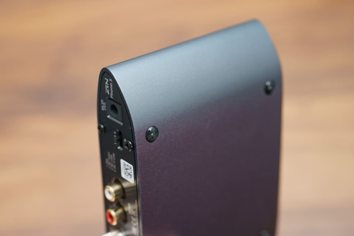 ZEN Phono 3。底面よりも天面の方が大きくなっているユニークな筐体デザイン