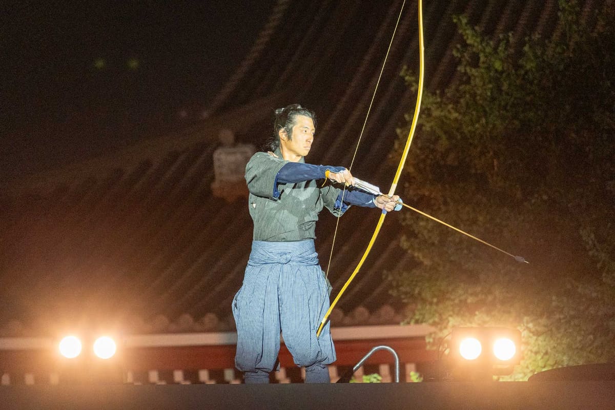 劇中さながらのアクションシーンでイベントがスタート