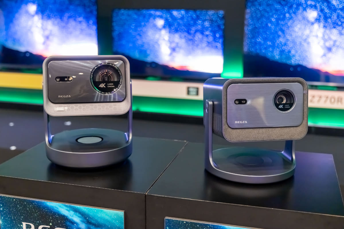 左からRLC-V7R MAX、RLC-V7R