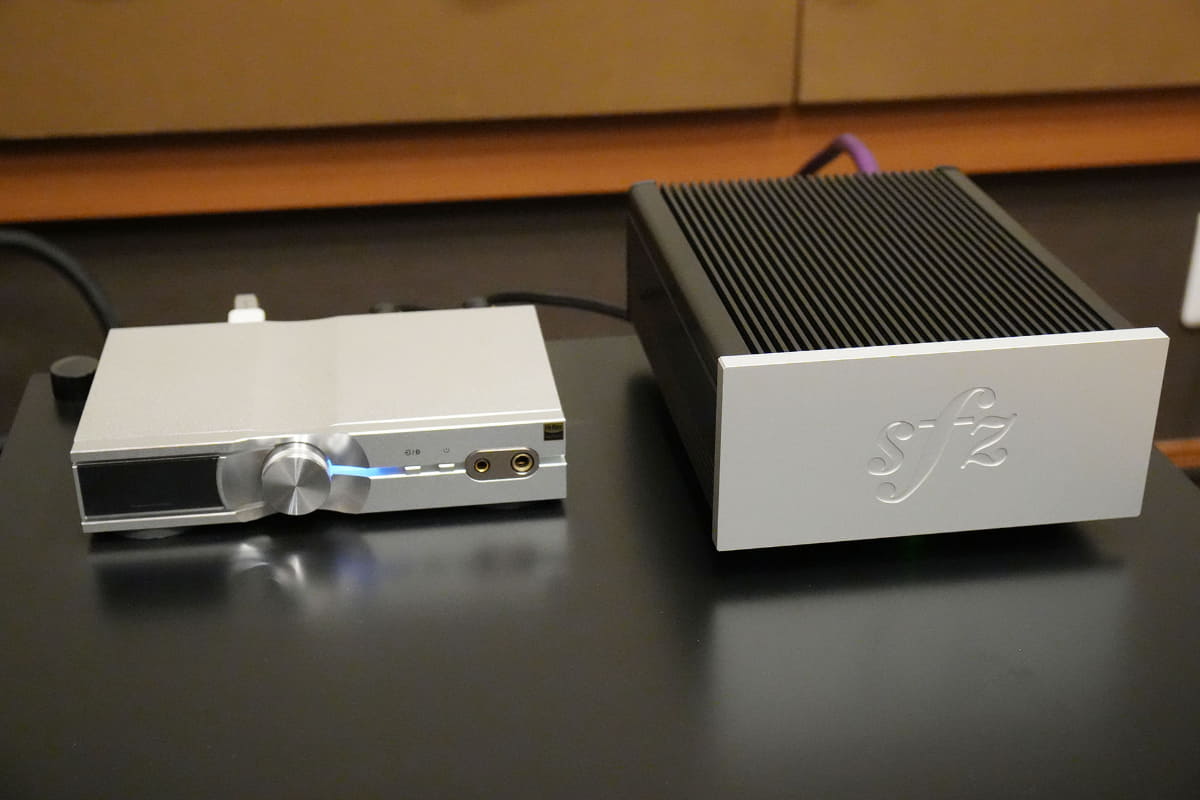 左がUSB-DACのNEO iDSD