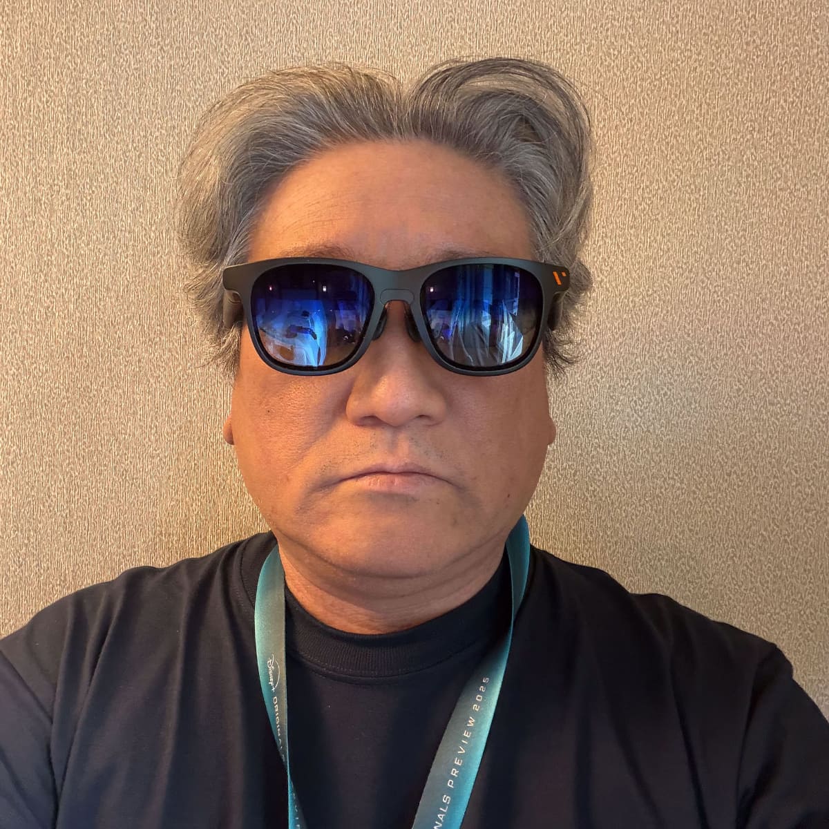 VITURE Proにはオレンジのロゴがあった