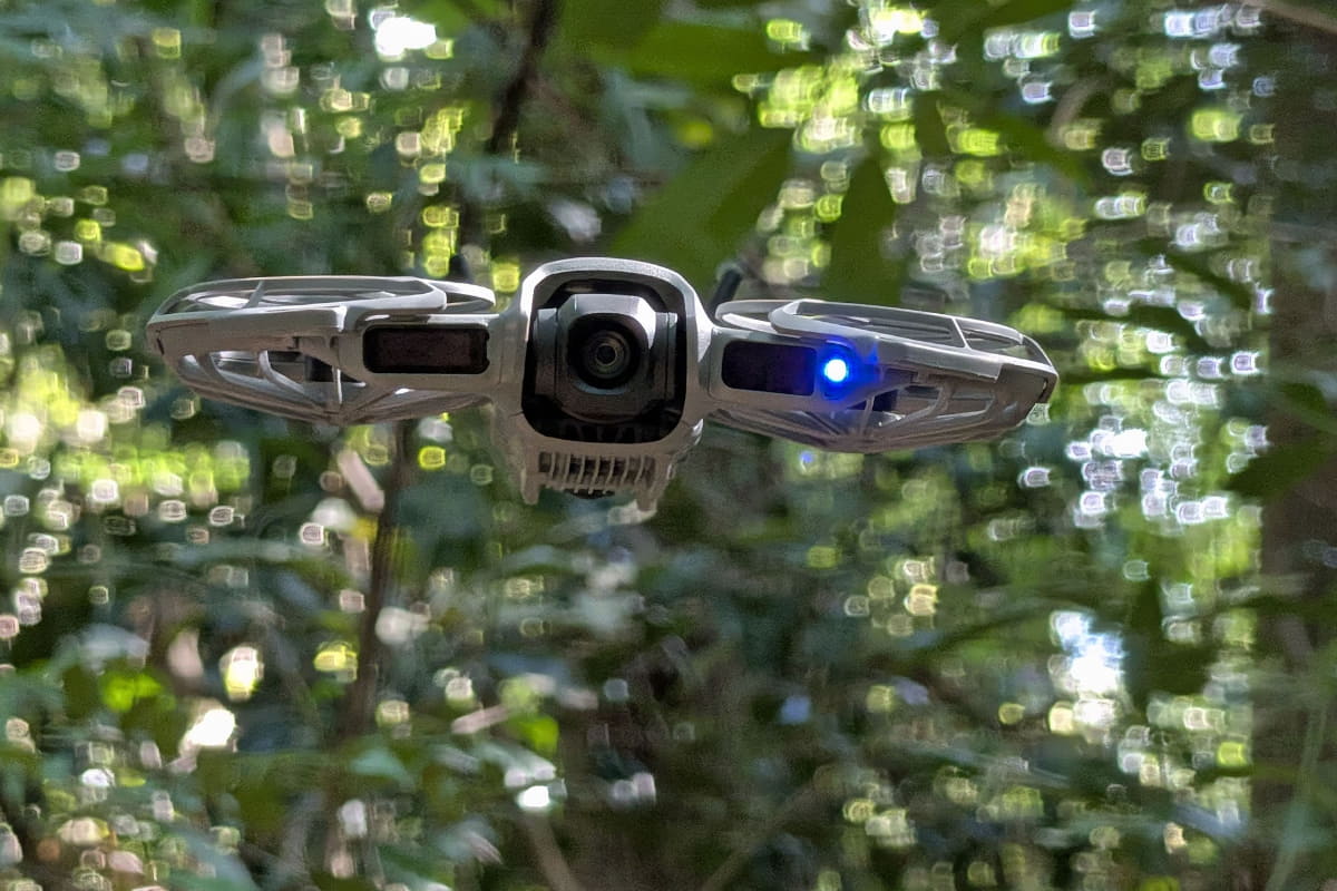 ジェスチャーの認識中は青色のLEDが光る