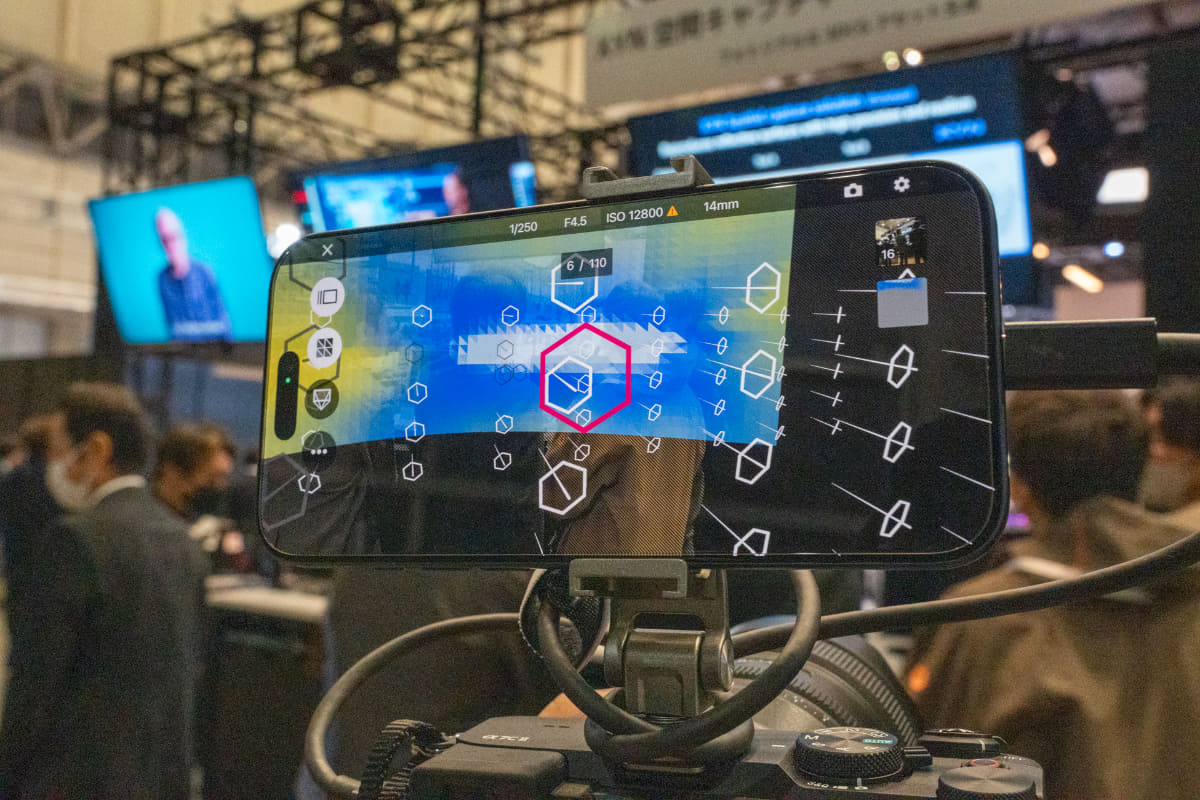 六角形のマークを合わせることで、アプリが判断して自動でシャッターを切る