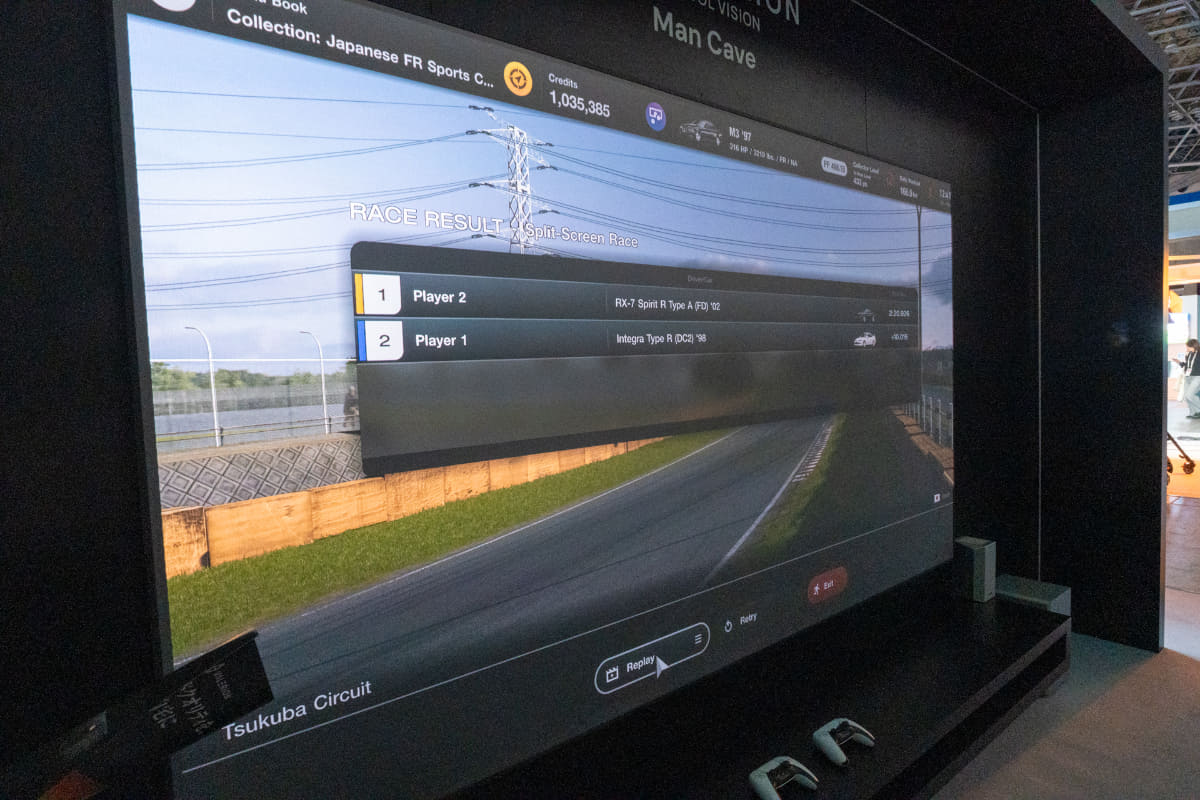 表面にマット加工を施した純正のスクリーンを使用