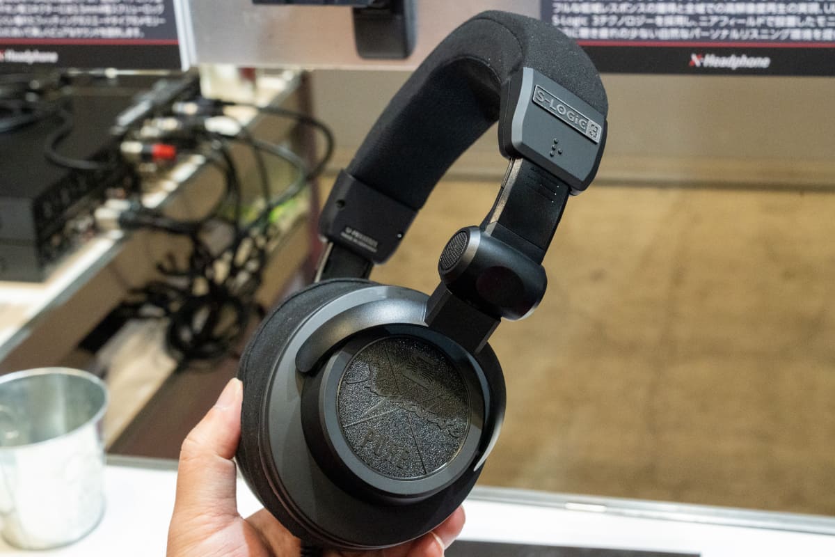 ULTRASONE「Signature PURE BLACK」