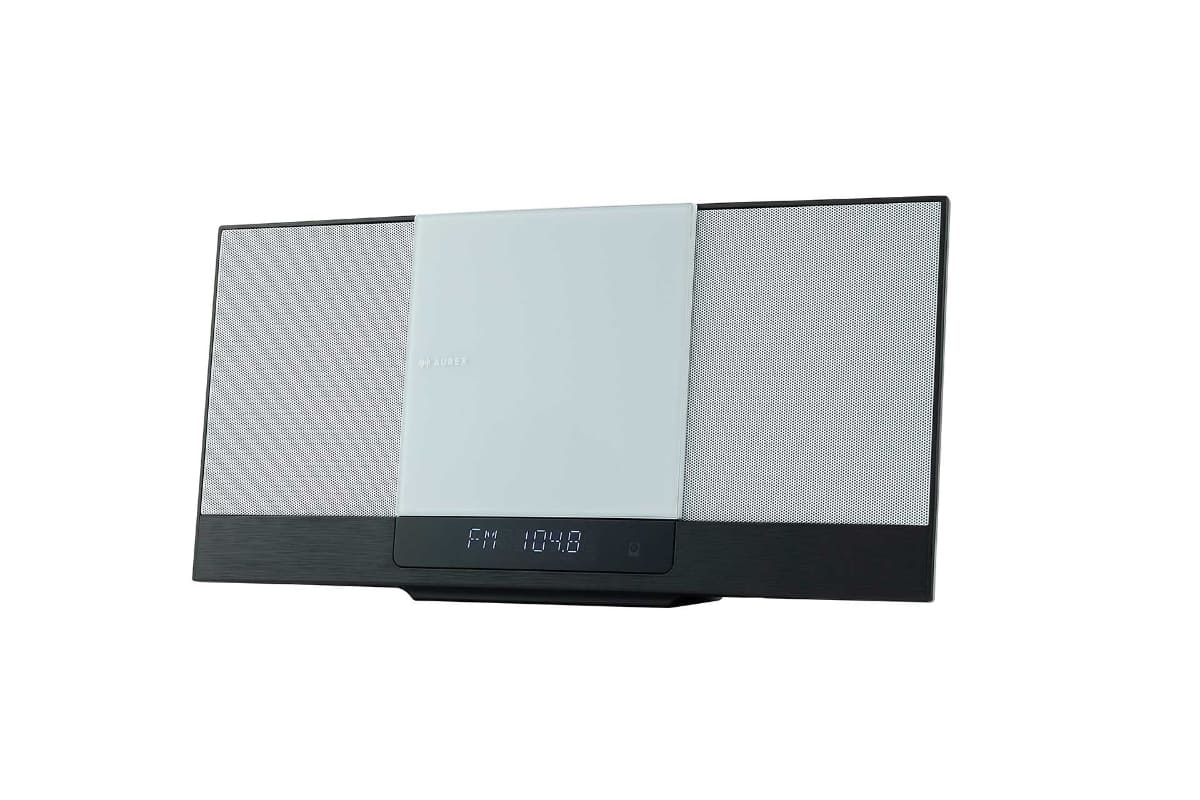 電動スライド式のCDドアを採用