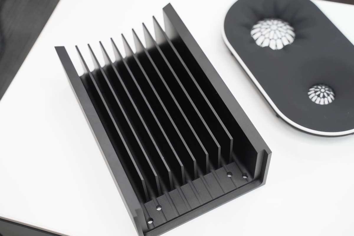 ベント部分はアルミニウムで作られている