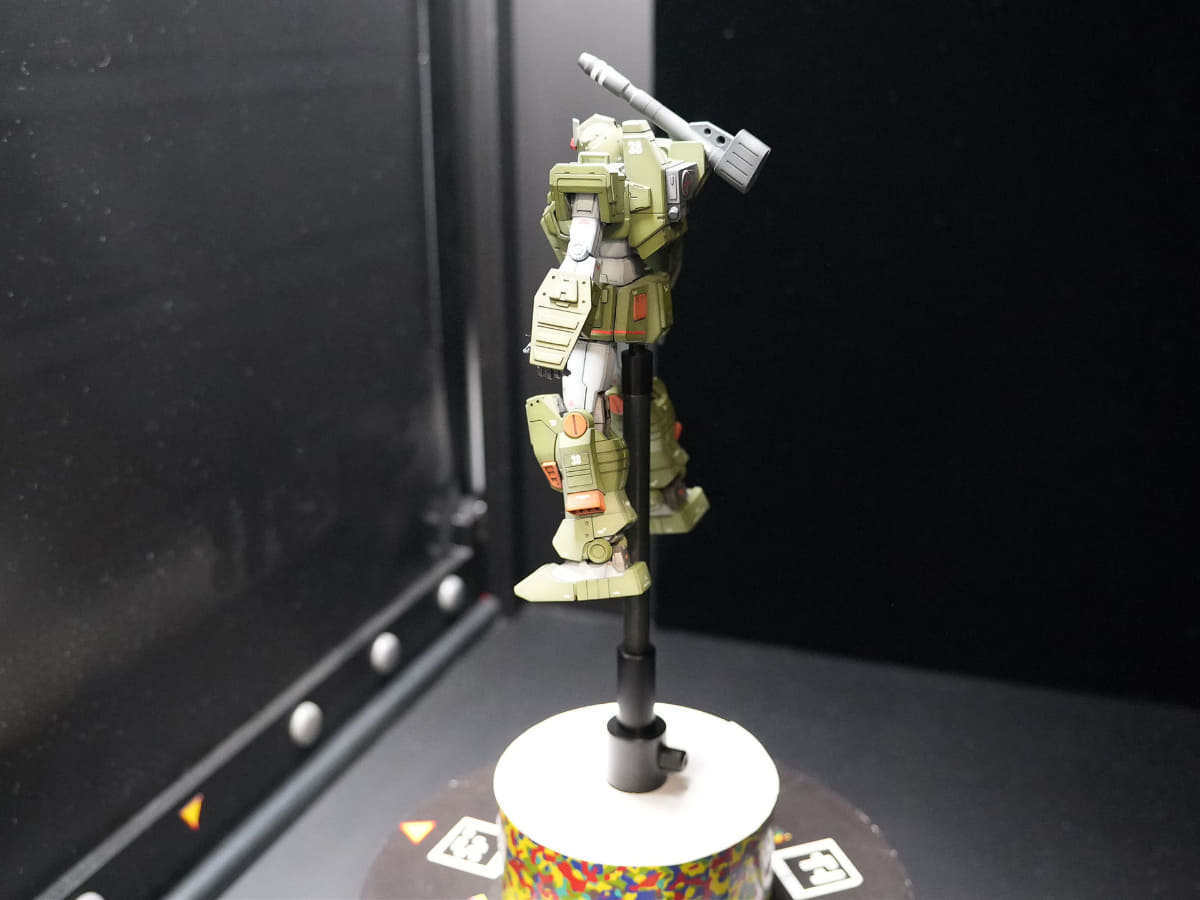 幕が開いてガンプラを置くステージが登場