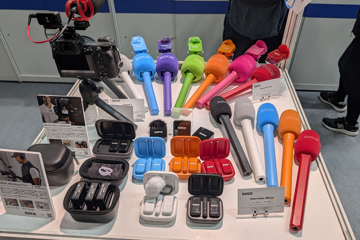 ワイヤレスマイクも多色化の傾向にある