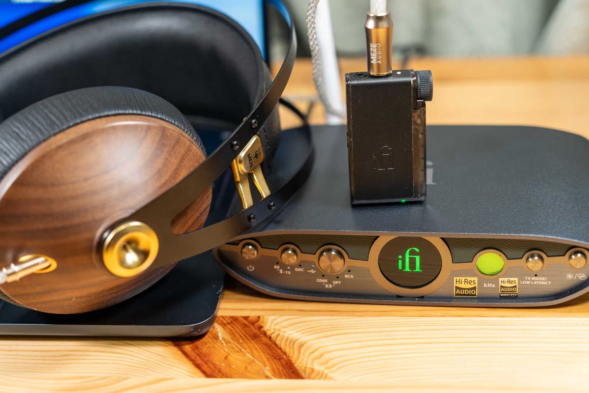 iFi audioのBluetoothトランスミッター/レシーバー「ZEN Blue 3」とも組み合わせた