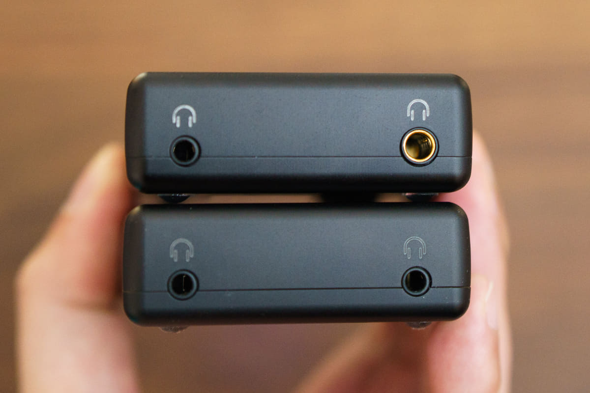 上がMojo 2(4.4mm端子搭載モデル)、下がMojo 2