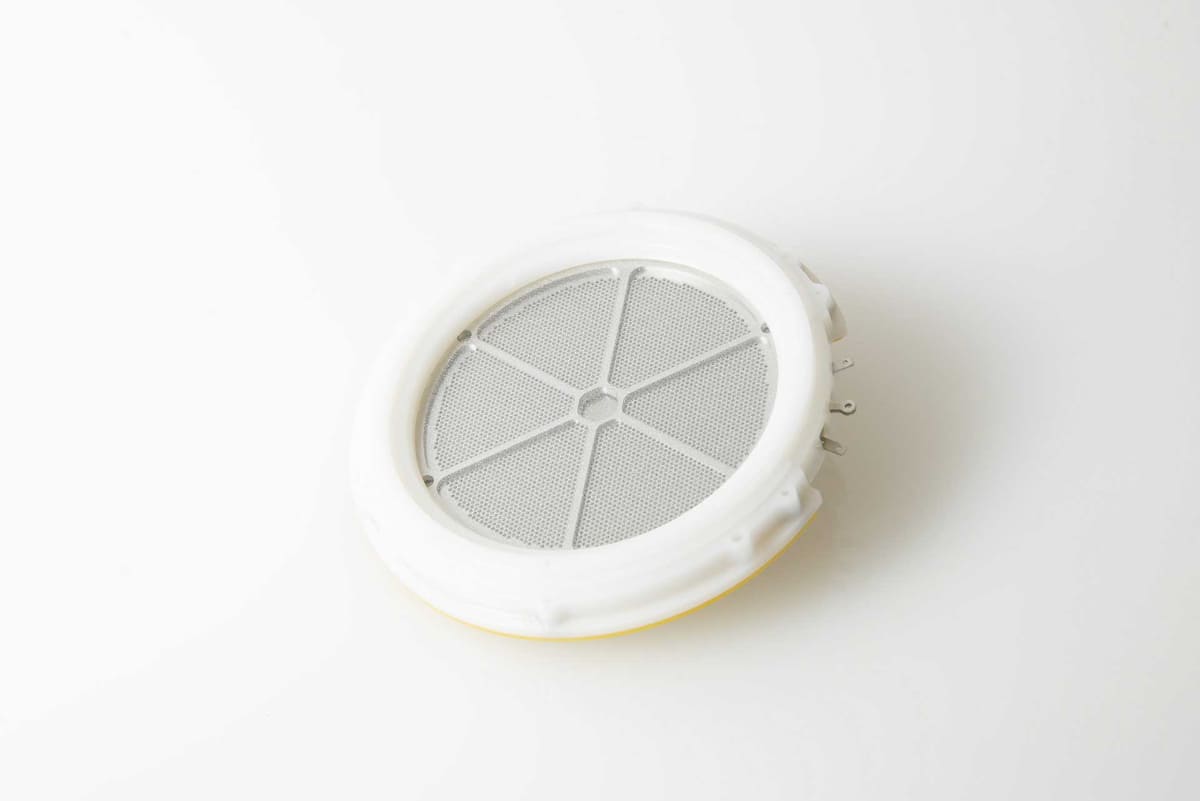 ユニットケースはインジェクション成形加工で軽量化した