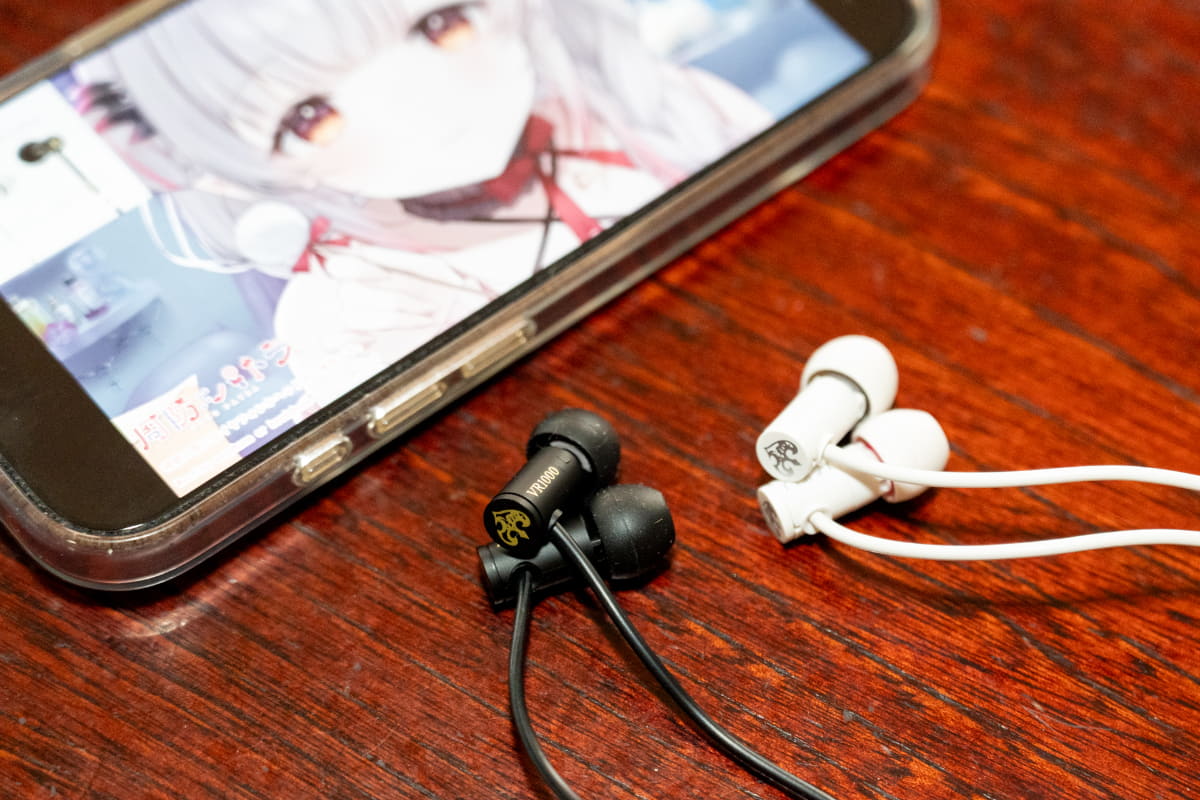 VR1000 for ASMR Patra Black(左)、Patra White(右)