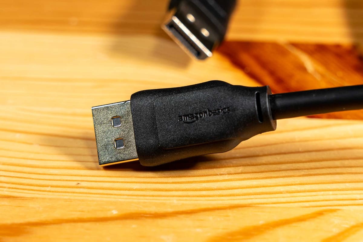 Amazonベーシックのディスプレイポートケーブル